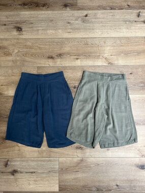 2 pair women’s linen blend Bermuda shorts